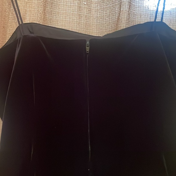 DONNA MORGAN Cropped Velvet Top    Sz 10 🖤✔️ - Picture 6 of 8